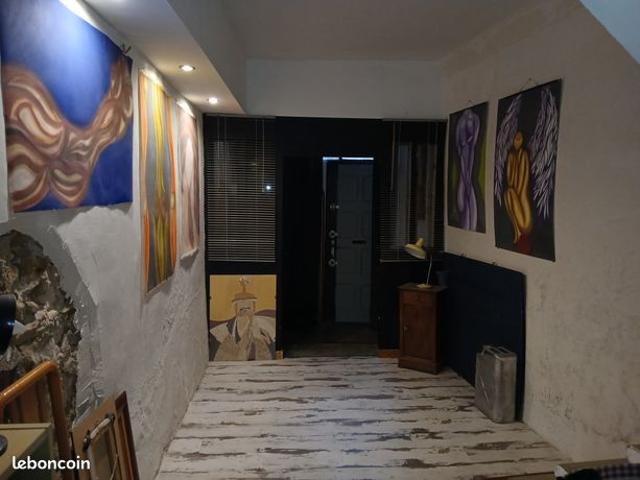 Maison de ville avec cave et atelier