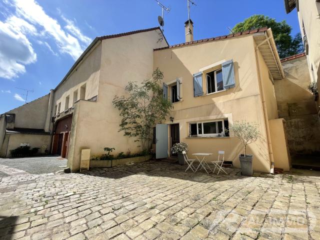 MAISON DE VILLE AVEC CAVE