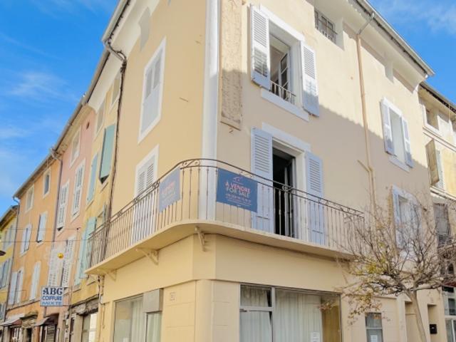 Maison de ville avec commerce en rez de chaussée sur 2 rues