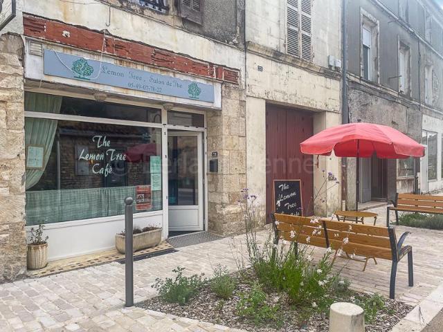 Maison de ville avec commerce et jardin 142m² Sauzé Vaussais