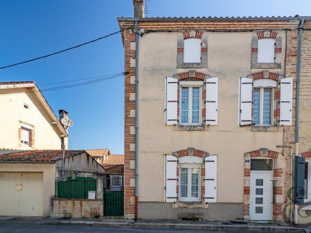 Maison de ville avec cour à Sainte Livrade sur Lot Lot et Garonne, 47
