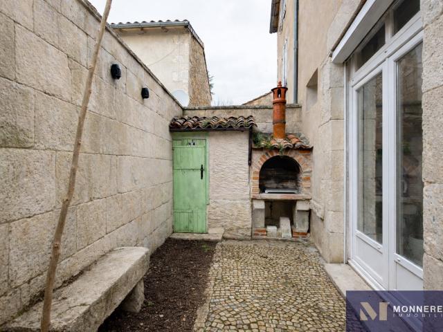 Maison De Ville Avec Cour 146m² La Rochefoucauld en Angoumois