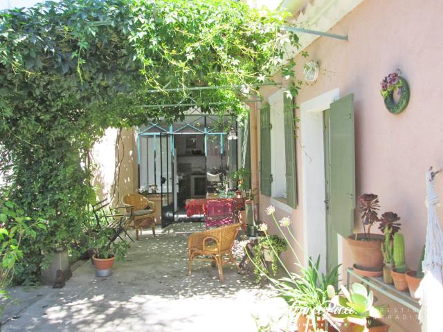MAISON DE VILLE AVEC GARAGE CORINNE PONCE IMMOBILIER