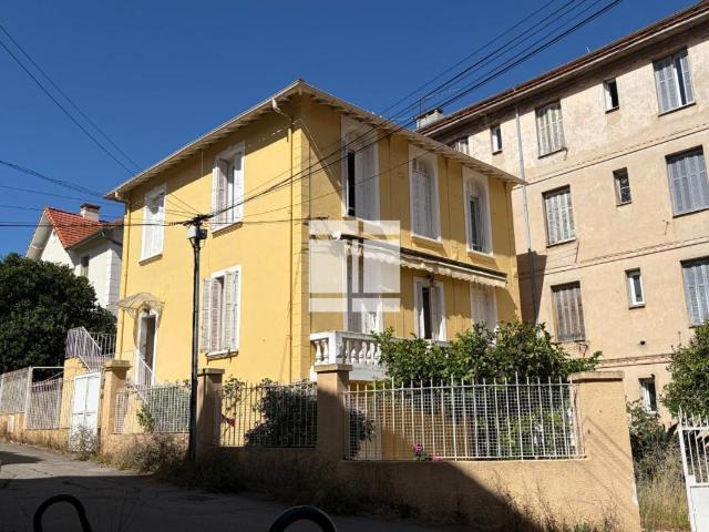 MAISON DE VILLE AVEC GARAGE EN PLEINS COEUR D'AJACCIO 167 M² Loi Carrez