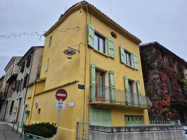 Maison de ville avec garage et cour intérieure