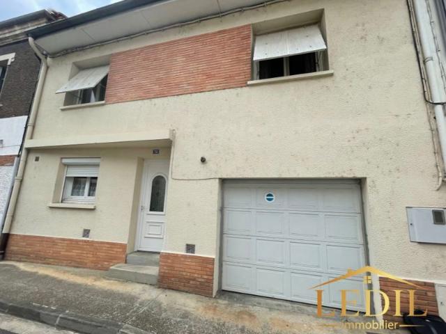 Maison de ville avec garage et piscine