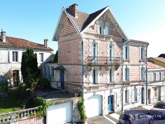 Maison De Ville Avec Grand Jardin 305m² Barbezieux Saint Hilaire