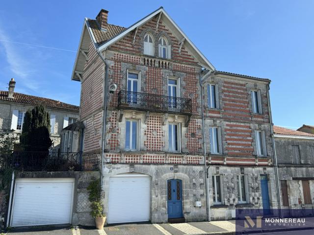 MAISON DE VILLE AVEC GRAND JARDIN