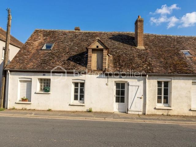 Maison de ville avec grand potentiel, garage et jardin
