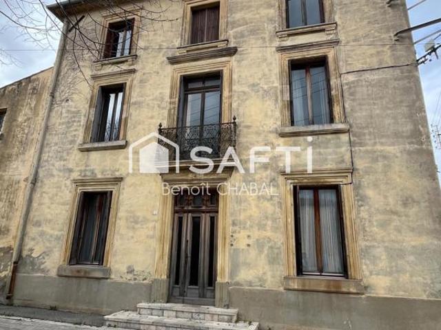Maison de ville avec grande terrasse et patio