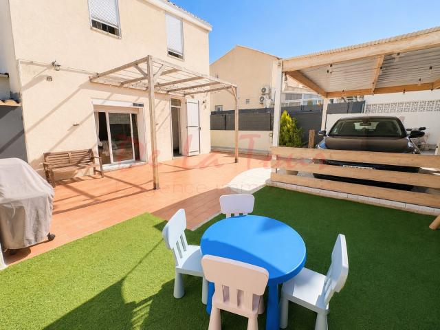 MAISON DE VILLE AVEC GRANDE TERRASSE SAINT JULIEN