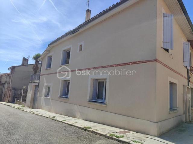 MAISON DE VILLE AVEC JARDIN