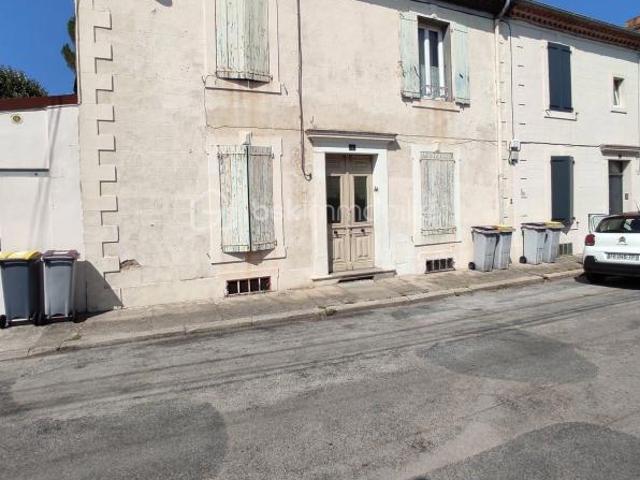 MAISON DE VILLE AVEC JARDIN