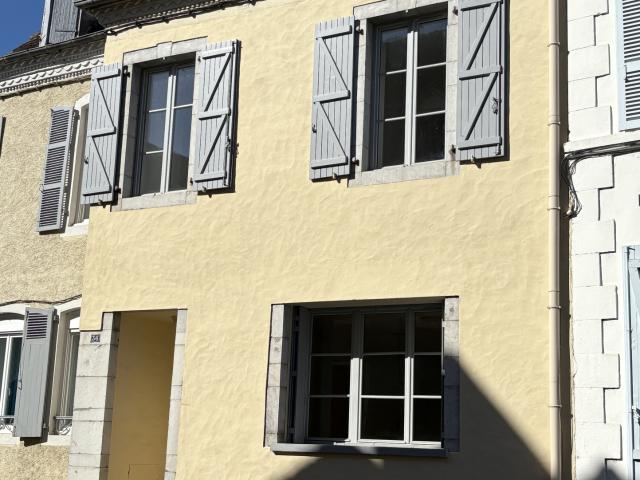 MAISON DE VILLE AVEC JARDIN