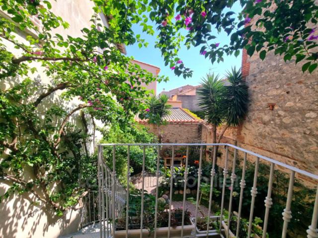 Maison de ville avec jardin gros potentiel