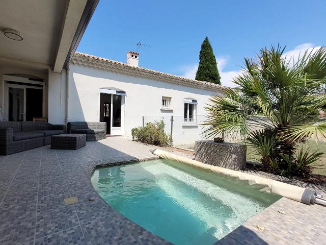 Maison de ville avec jardin et 3 logements locatifs dont 1 profe