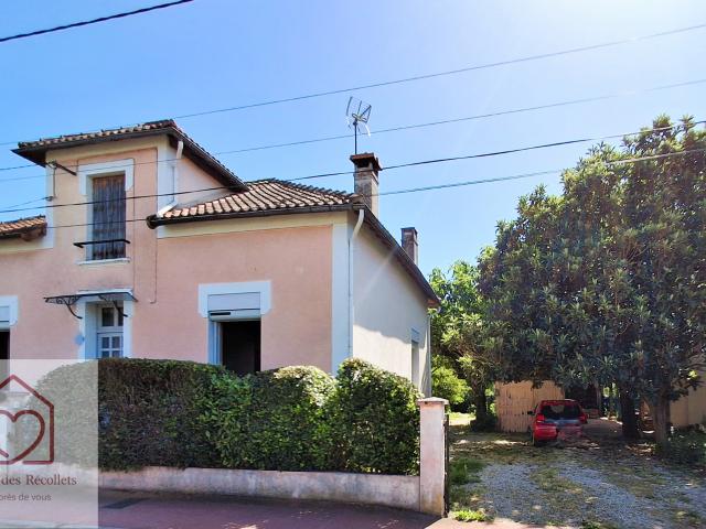 Maison de ville avec jardin et dépendance