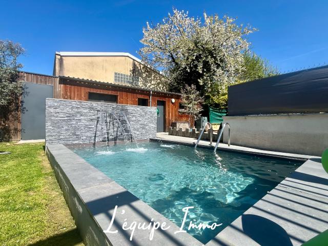 Maison de ville avec jardin et piscine