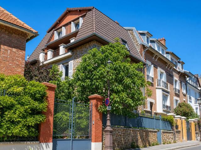 Maison de Ville avec jardin et terrasse 365 m² RUE STRAUSS Paris 20ᵉ