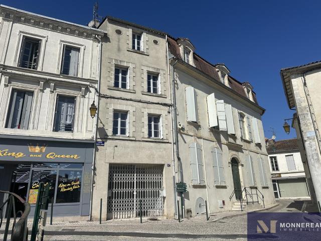 Maison De Ville Avec Local Commercial 205m² Barbezieux Saint Hilaire