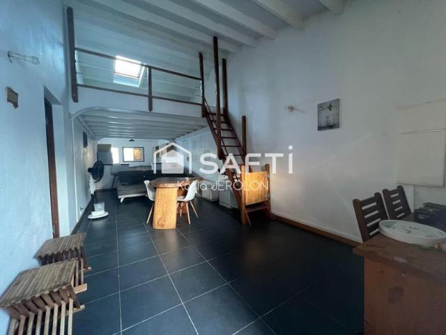 Maison de ville avec mezzanine Rare dans le secteur