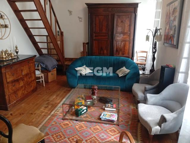 MAISON DE VILLE AVEC PATIO ET GARAGE