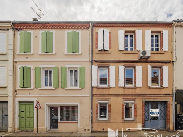 Maison de ville avec petit jardin, garage et dépendance, idé. 231m² Albi