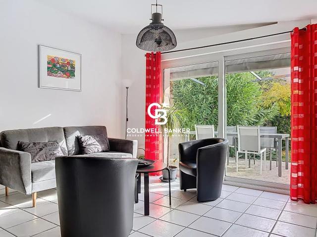 Maison de Ville avec Piscine, Jardin et Garage dans le Centr. 110m² Saintes