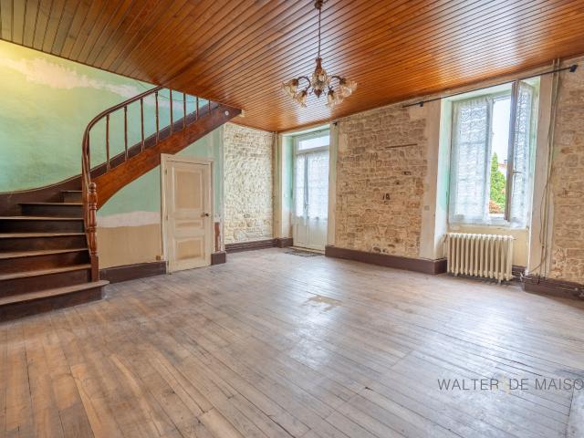 Maison de ville, avec studio et dépendances Beau potentiel Val de Bonnieure 16230