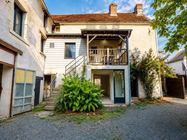 Maison de ville avec studio indépendant et fort potentiel d’. 114m² Chinon