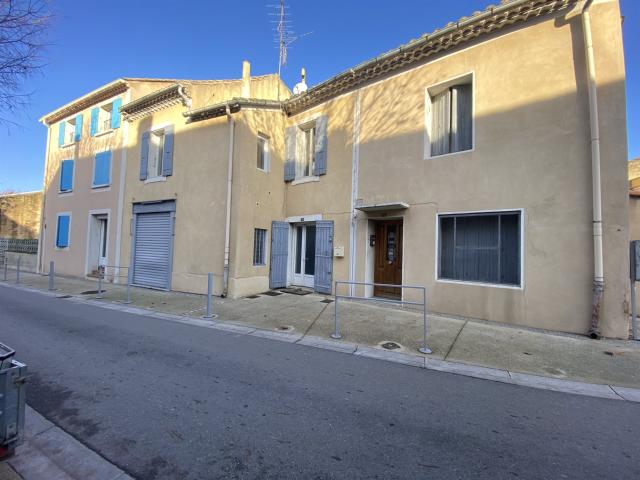 Maison de ville dans Camaret sur Aigues de 77m2 + local indé. 77m² Camaret sur Aigues