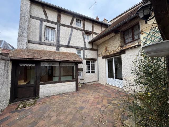 MAISON DE VILLE DANS PACY