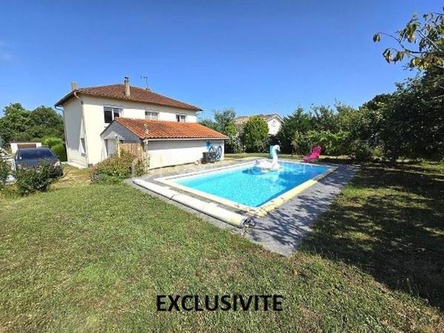 MAISON DE VILLE DE 120 M2, 4 CHAMBRES, PISCINE SUR UN TERRAIN DE 828 M2 !