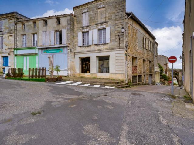 Maison de ville de 200m2 habitables en R+2 avec atelier et g