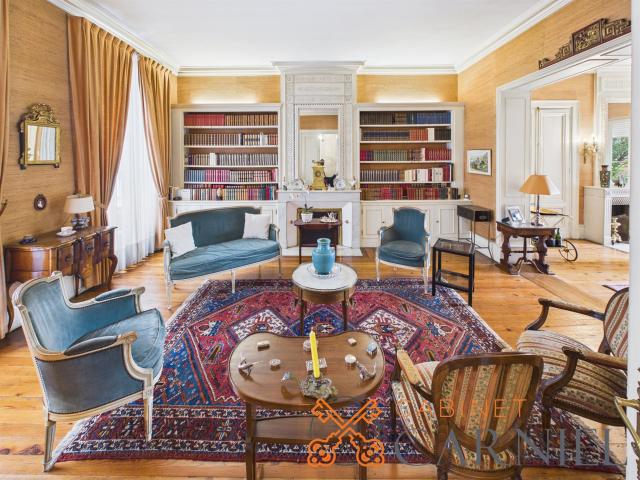 Maison de ville de caractère au cœur d’un quartier historiqu. 300m² Marmande
