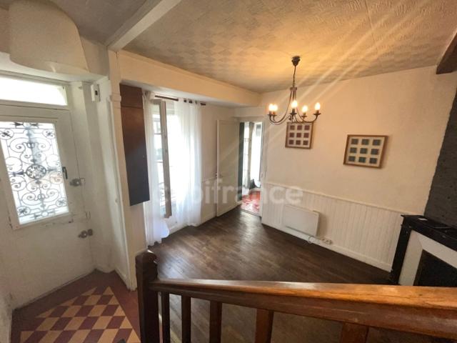 Maison de ville de caractère au coeur de CHÂTEAU RENARD 45 4 pièces idéal primo accédant ou investisseur ou activité professionnelle