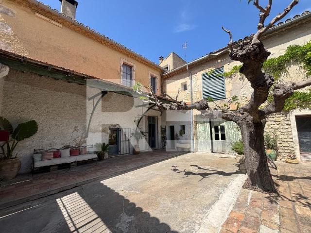 Maison De Ville De Caractere Sur Saint Gilles 190m² Saint Gilles
