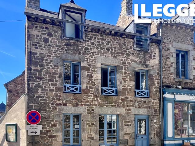 Maison de ville de caractère XVIIIᵉ rénovée à Bécherel avec bureau indépendant, proche Rennes et Saint Malo