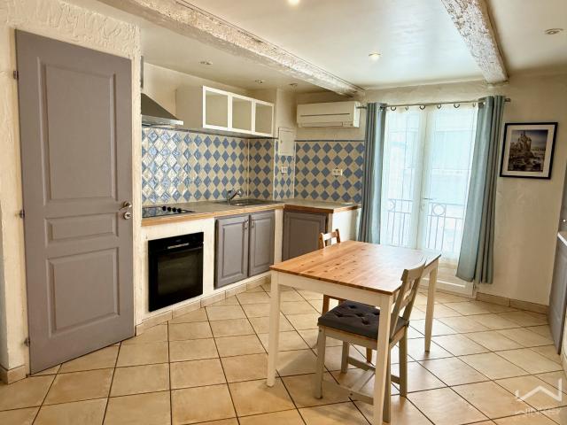 MAISON DE VILLE DE CHARME CENTRE HISTORIQUE D’Orange 82 m2 FORT POTENTIEL LOCATIF