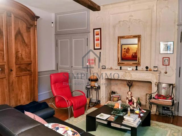 MAISON DE VILLE DE CHARME ENTIÈREMENT RÉNOVÉE – PROCHE COMMERCES