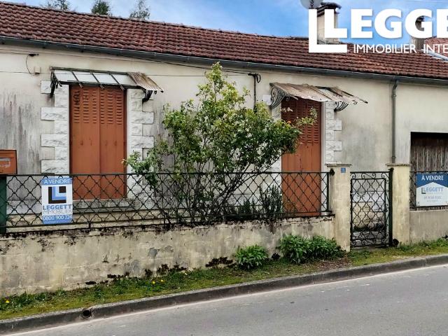 Maison de ville de deux chambres à rénover, située au cœur de Champagne Mouton