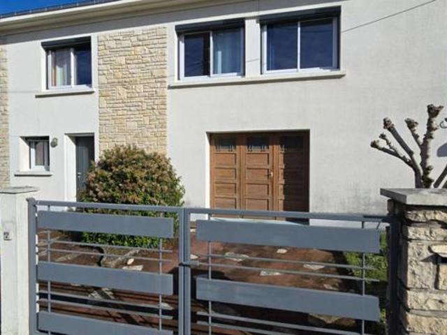 Maison de ville de type 6, jardin et garage privatif sur un terrain de 450 m²