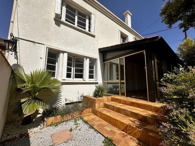Maison de ville Entièrement rénovée Idéal famille Jardin