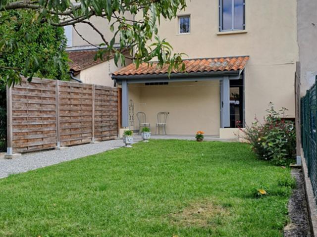 Maison de ville en parfait état Proche commodités Villen