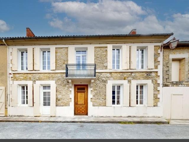 Maison de ville en pierre avec jardin et deuxième logement. 324m² Villefranche de Lonchat