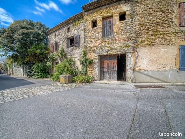 Maison de ville en pierre à rénover