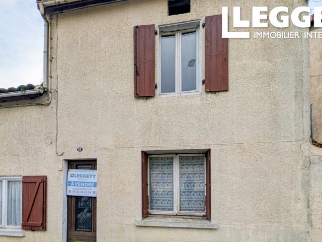 Maison de ville en pierre à rénover 115 m² Centre de Ruffec – Garages & dépendances