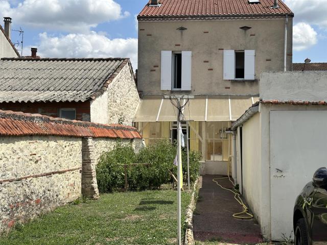 Maison de ville en pierre de 120 m2 garage et jardin Quartie. 120m² Villeneuve sur Lot