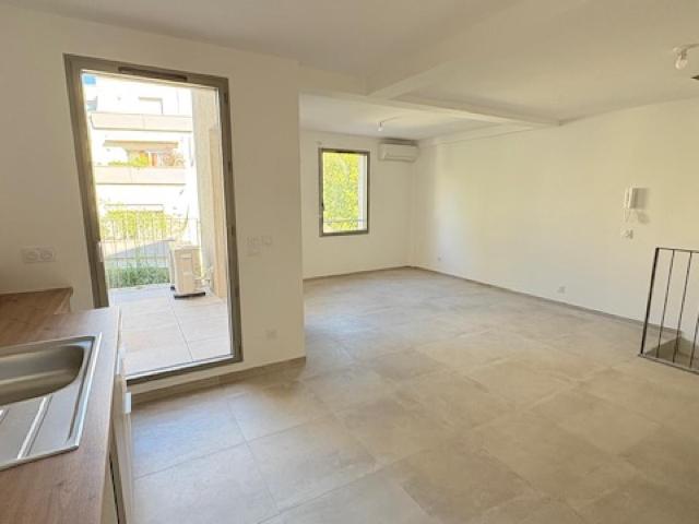 Maison de ville en triplex+ terrasse+ garage