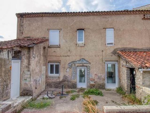 Maison de ville familiale de 152 m² avec grand jardin de 1 526 m², commerces à pied!
